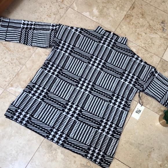 Max Studio Tops - Max studio houndstooth tunic size medium.